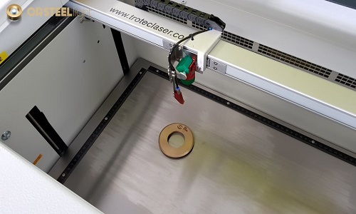 une gravure personnalisée pour vos projecteurs