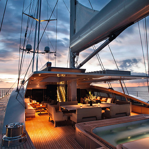 Harmonisez la mise en lumière de votre yacht grâce à l’éclairage bateau LED Orsteel LIGHT