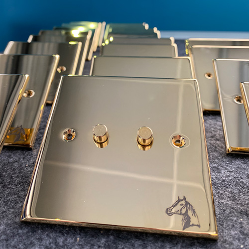 Appareillage électrique or et argent, choisissez les meilleurs matériaux pour votre projet !