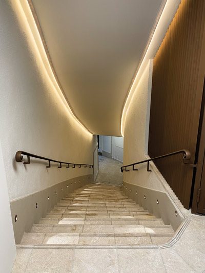 Éclairage escalier LED intérieur pierre avec le projecteur Pico