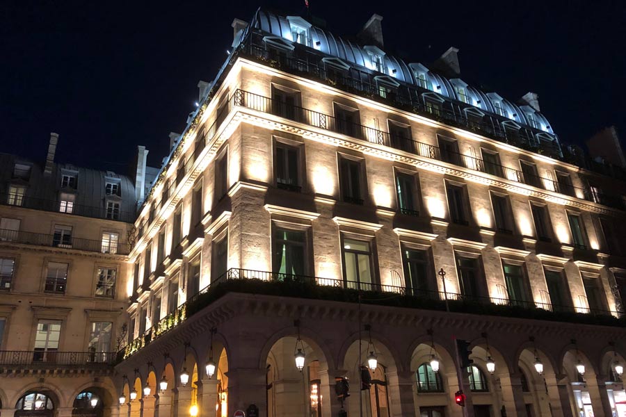 Eclairage de l'hôtel Regina à Paris, réalisé par Maison ORSTEEL