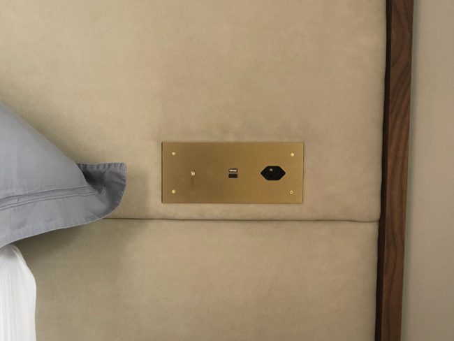 Plaque multiple avec prise suisse, prise USB A et USB C