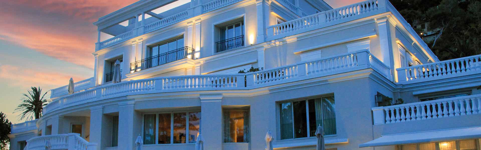 Les projecteurs d'éclairage par la Maison ORSTEEL