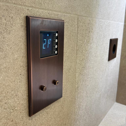 thermostat-cuivre-antique-interrupteurs-bouton Habillage de thermostat design finition cuivre antique avec interrupteurs à bouton
