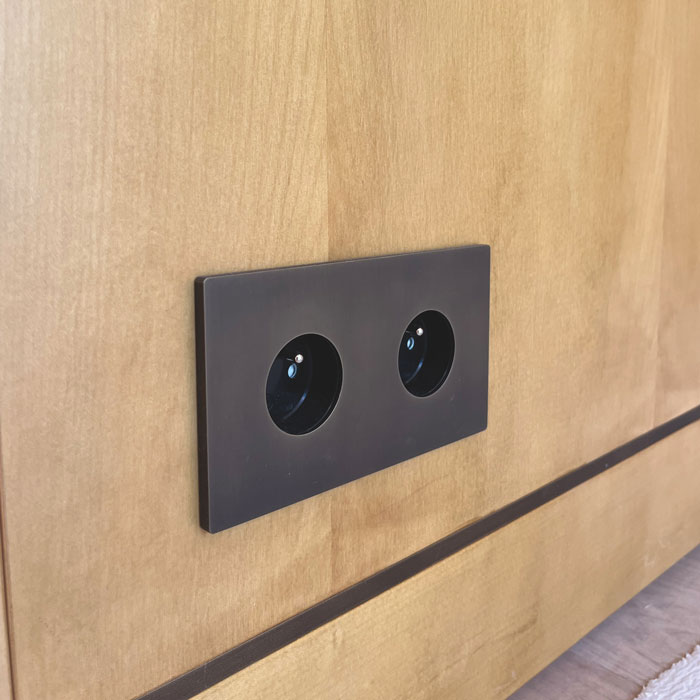 Double prise Alisse de la collection lutron
