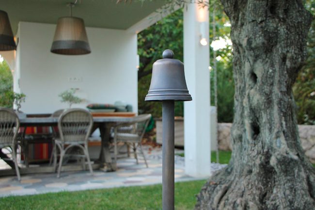 Eclairage de terrasse extérieur avec notre projecteur Bell