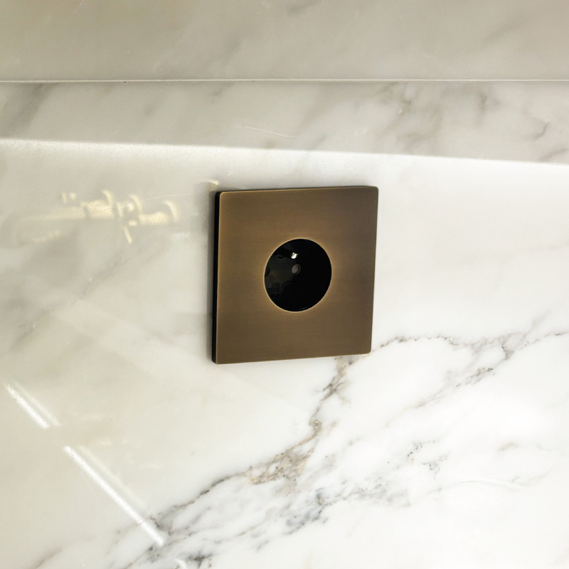 Prise Alisse de la collection Lutron