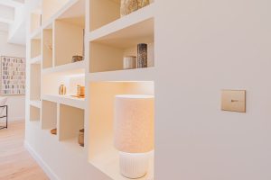 Eclairage intérieur spot LED dans un salon