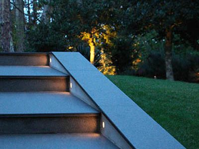 Les projecteurs Pico installés aux abords de l'escalier de la Villa Marie.