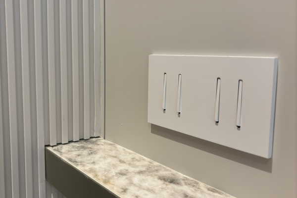 interrupteurs-collection-equerre-appartement-br Interrupteurs de la collection equerre dans l'appartement BR