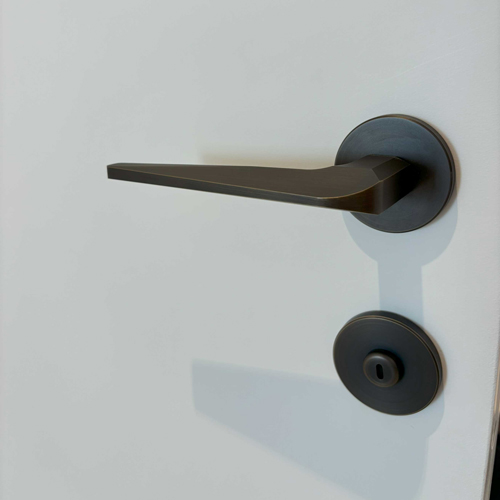 Poignée de porte noire Maison ORSTEEL