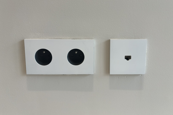 prise-electrique-equerre-appartement-br Prises électriques equerre dans l'appartement br