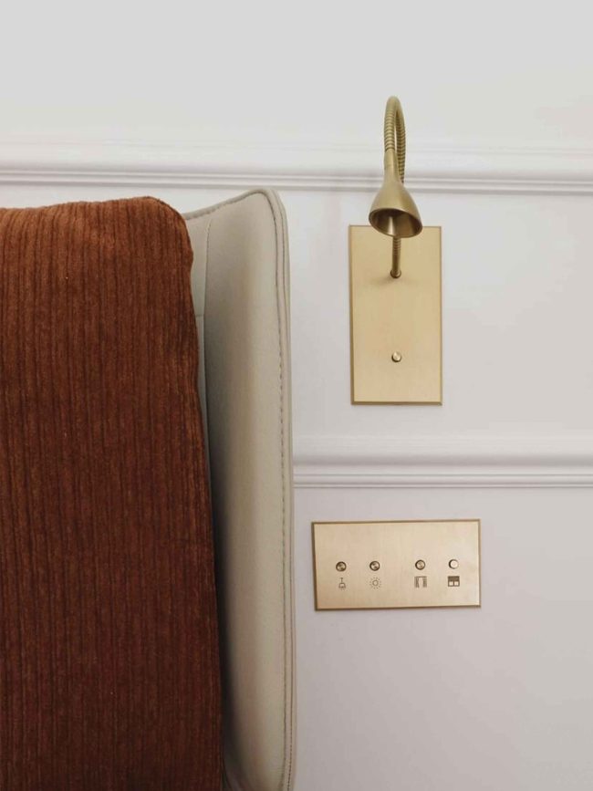 Liseuse Corolle en bouton lento en finition Laiton Brossé