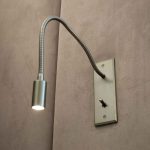 Liseuse Nito en finition Champagne Satiné, parfait pour s'intégrer à vos intérieurs.