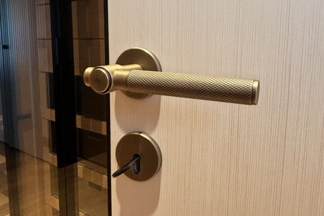 Poignée de porte tendance 2026 de la collection Contes par la Maison ORSTEEL